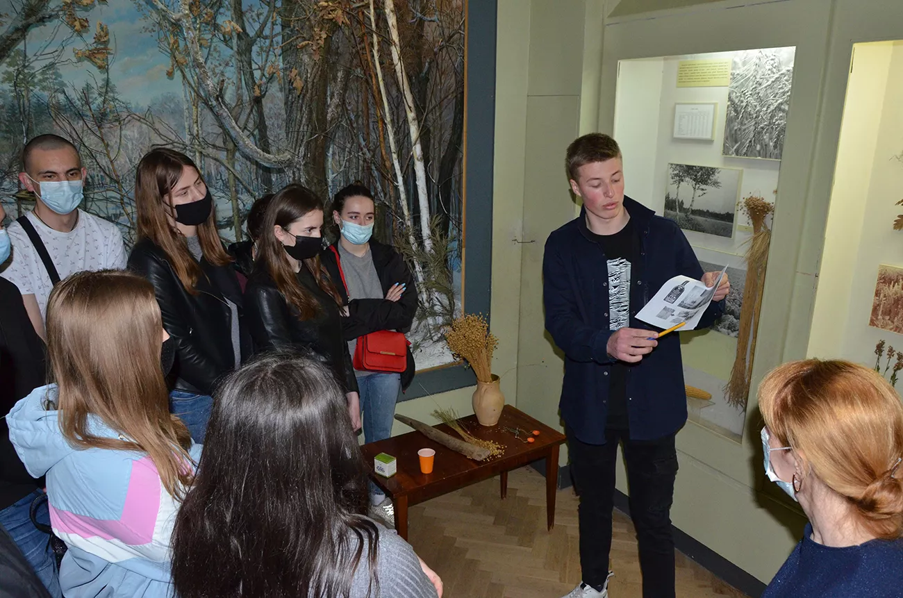 У Волинському краєзнавчому музеї студенти спеціальності 027 «Музеєзнавство, пам’яткознавство» провели навчальну квест-екскурсію «Вишиванка: традиція чи модний тренд?»