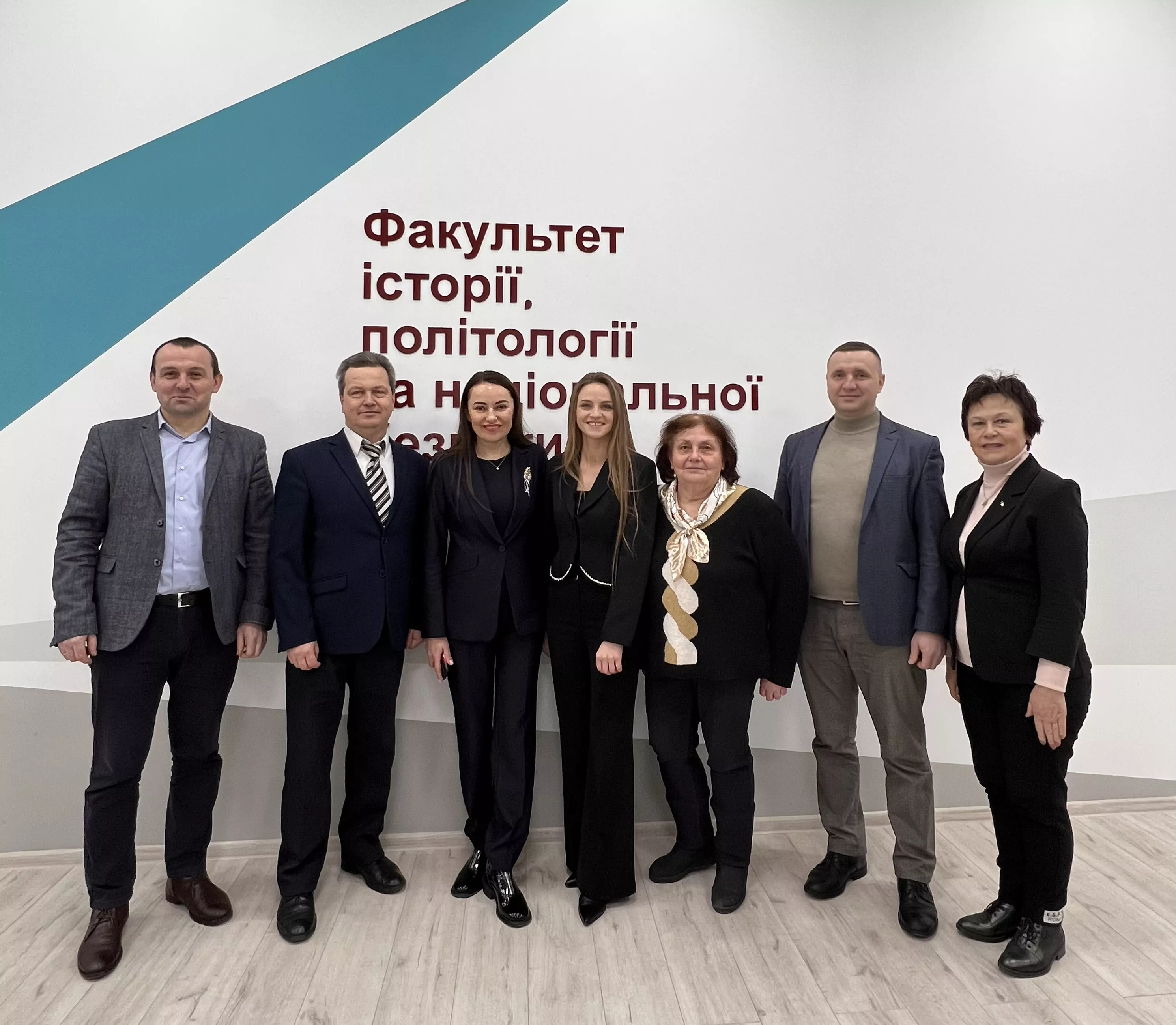 політологи