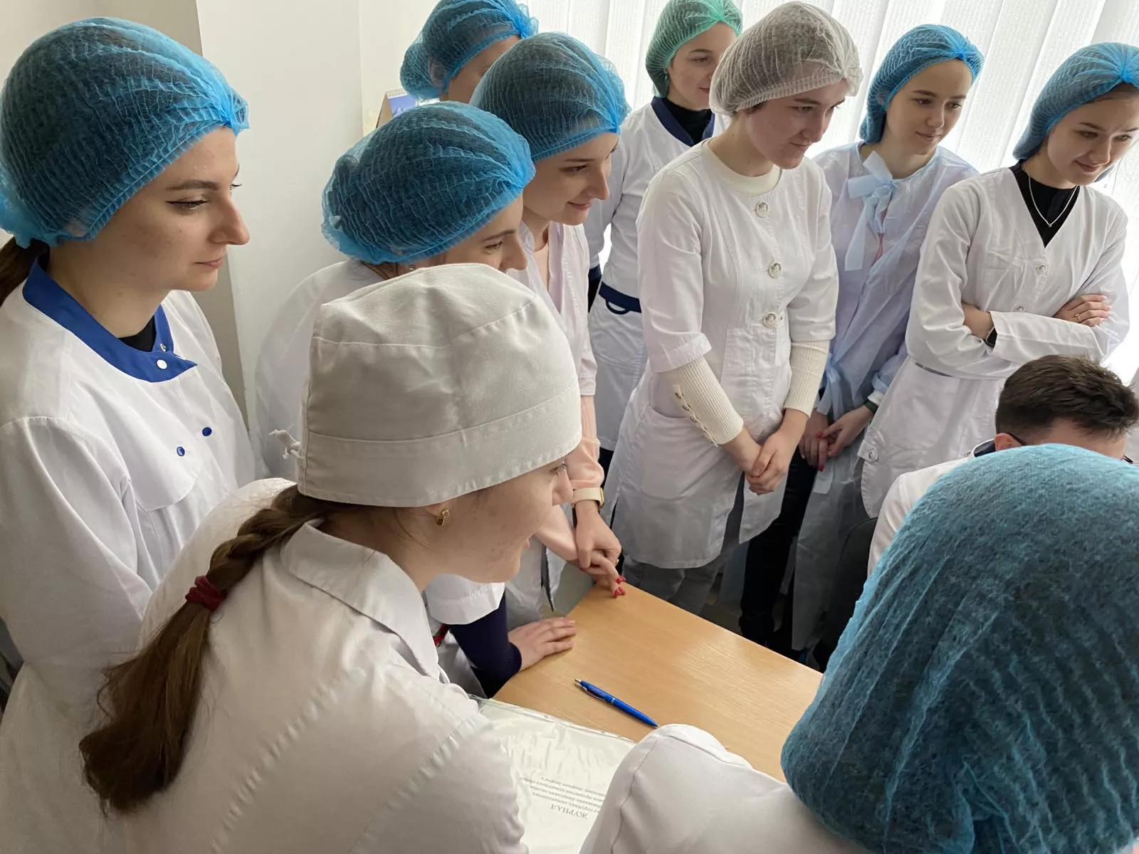 Студенти опанували теорію та практику фармацевтичної справи