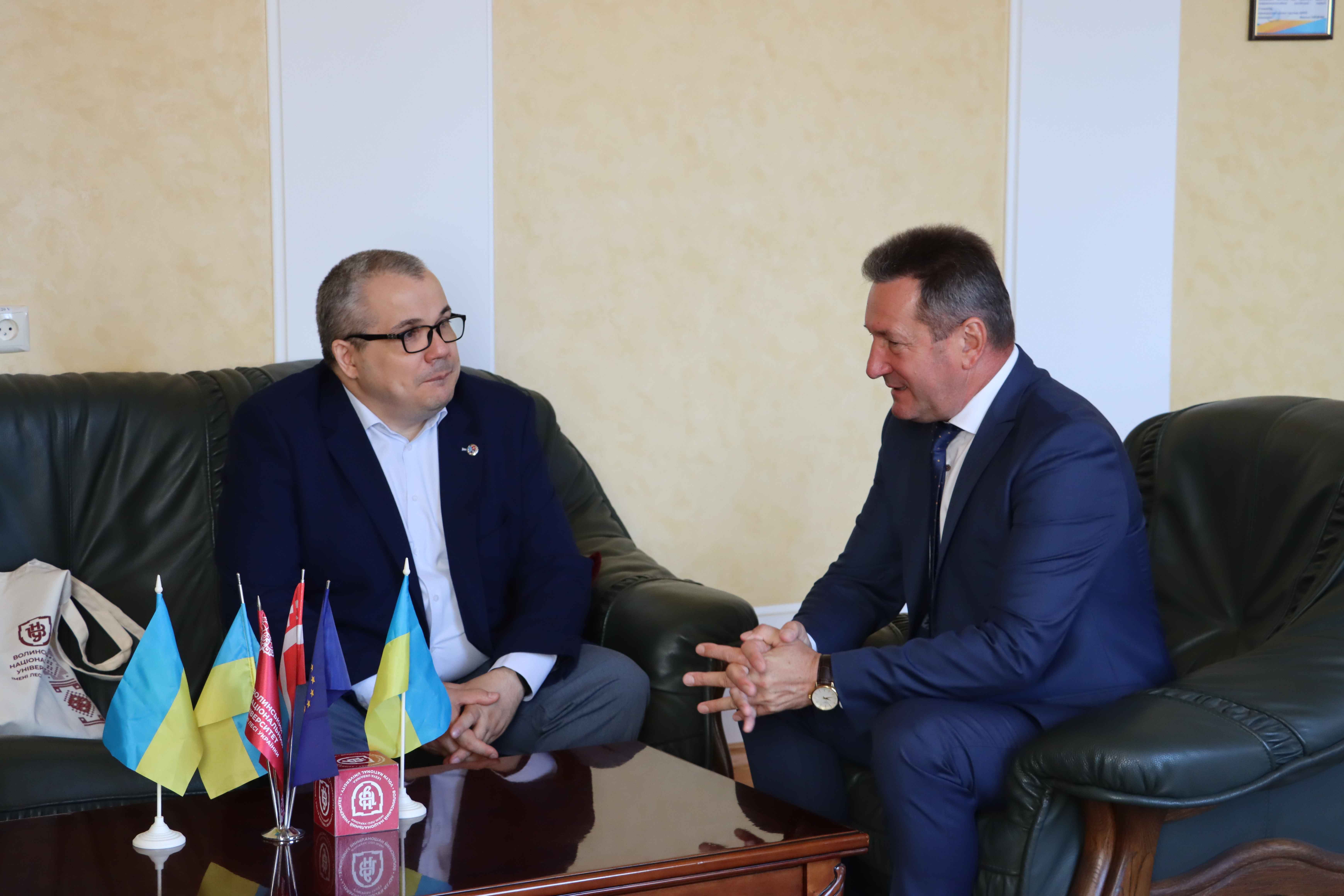 Підписано договір про співпрацю з Донецьким національним університетом імені Василя Стуса