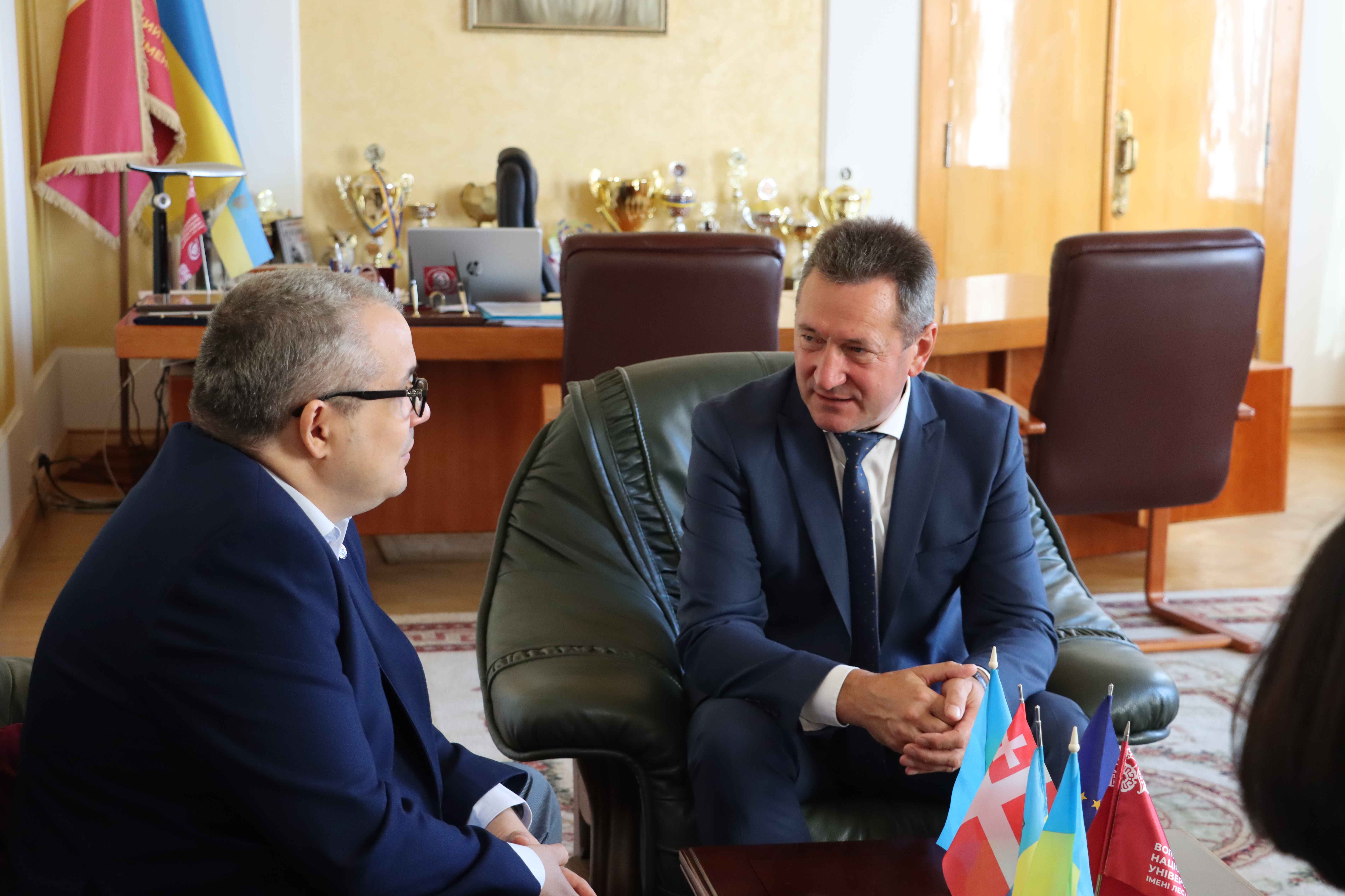 Підписано договір про співпрацю з Донецьким національним університетом імені Василя Стуса