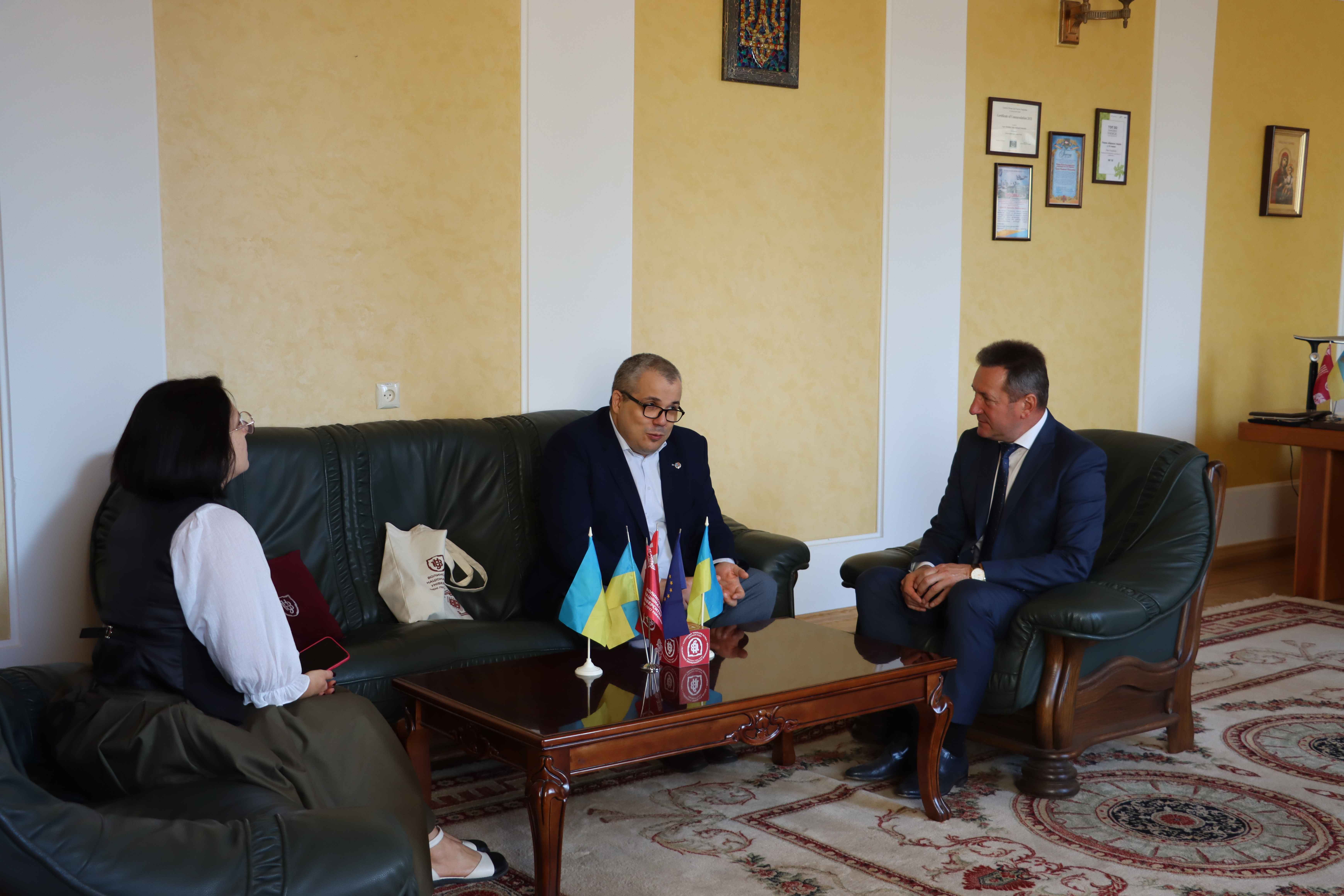 Підписано договір про співпрацю з Донецьким національним університетом імені Василя Стуса