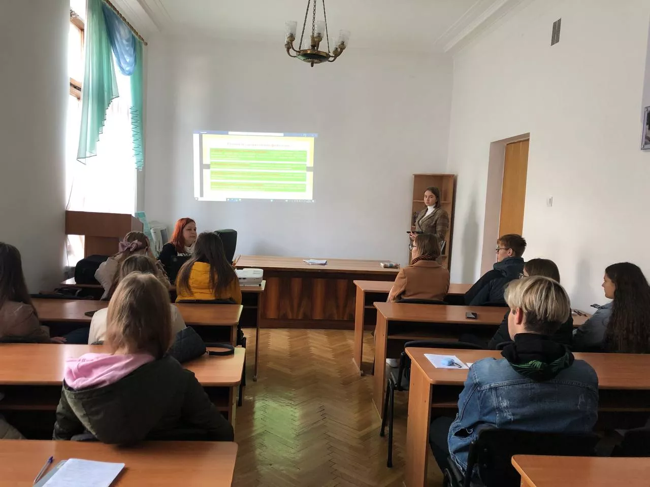 Студенти і викладачі факультету міжнародних відносин обговорили як протидіяти тероризму