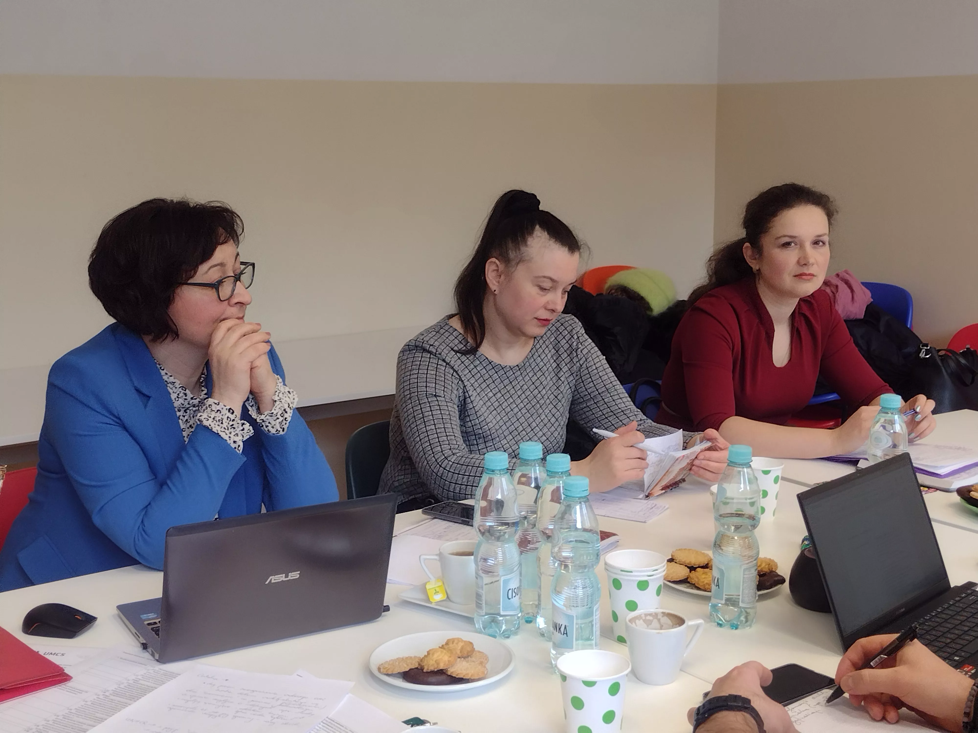 політологи