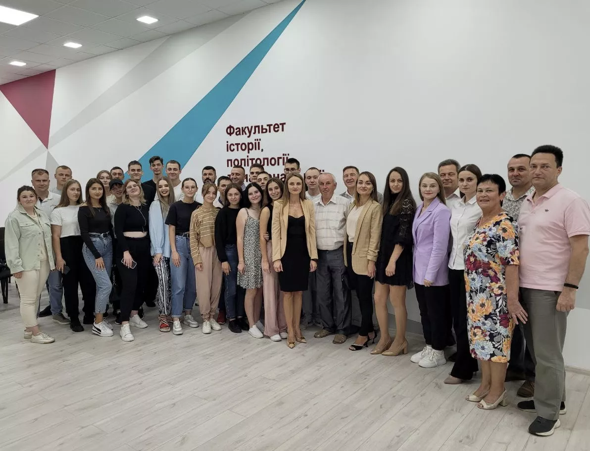 політологи