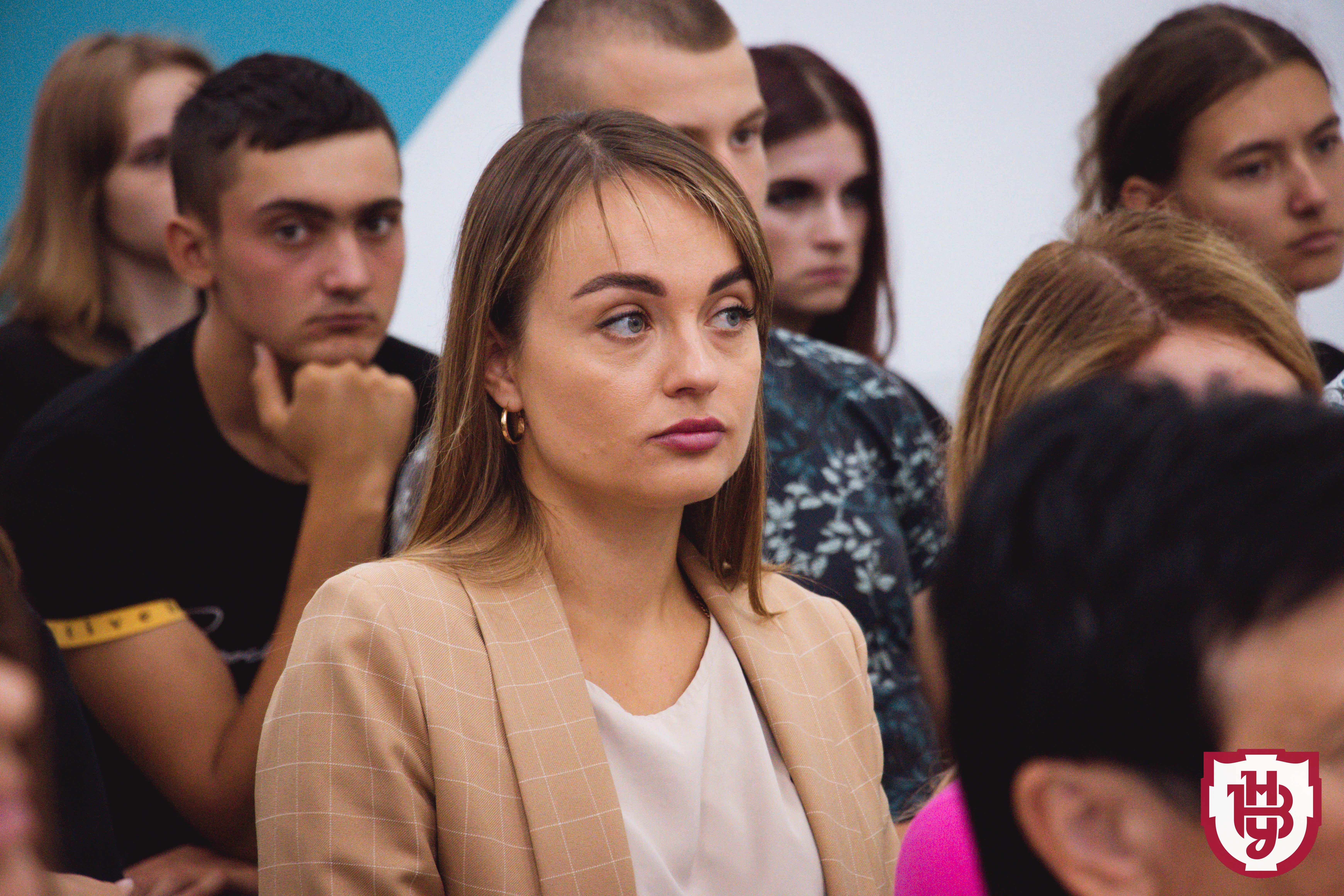 політологи