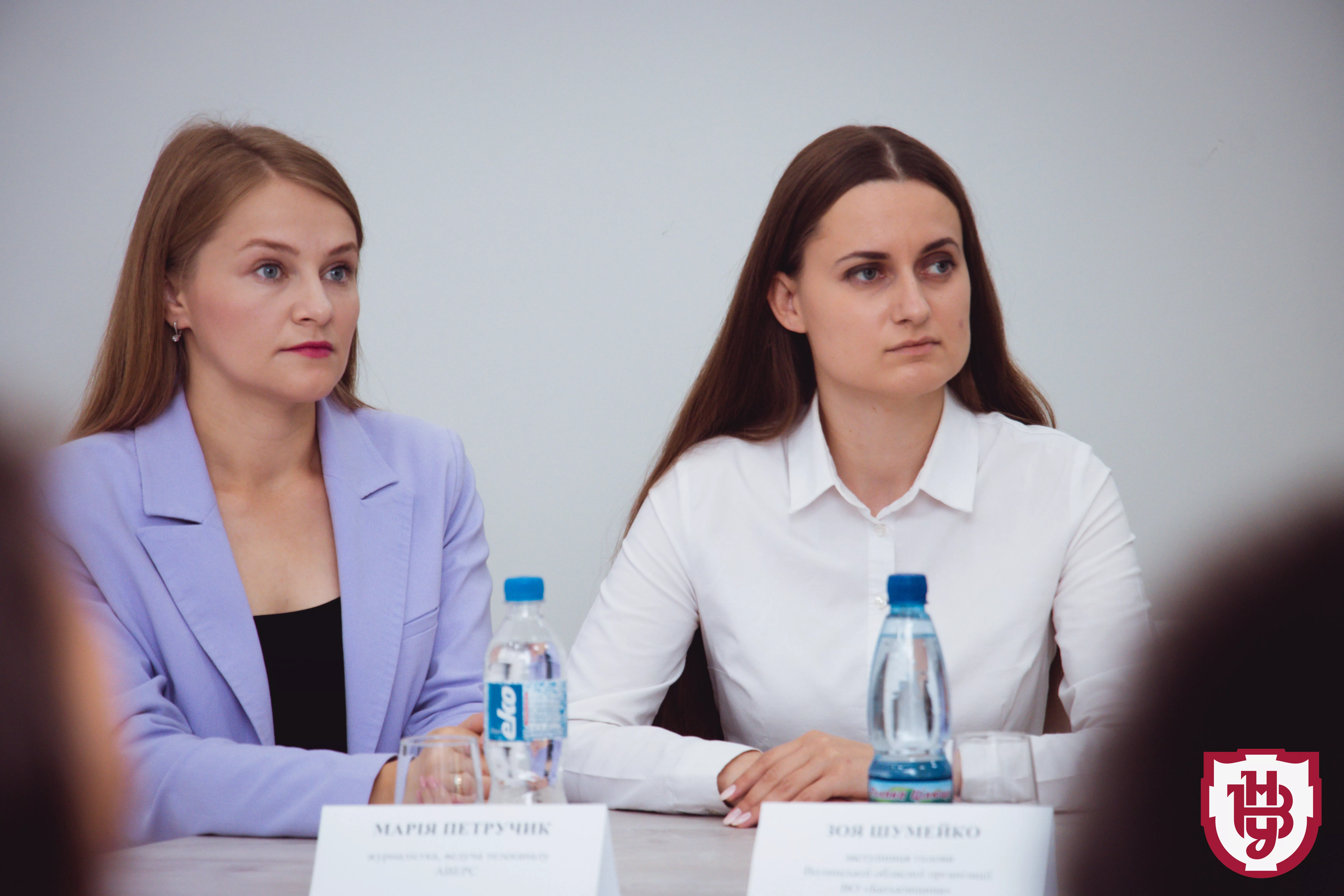 політологи