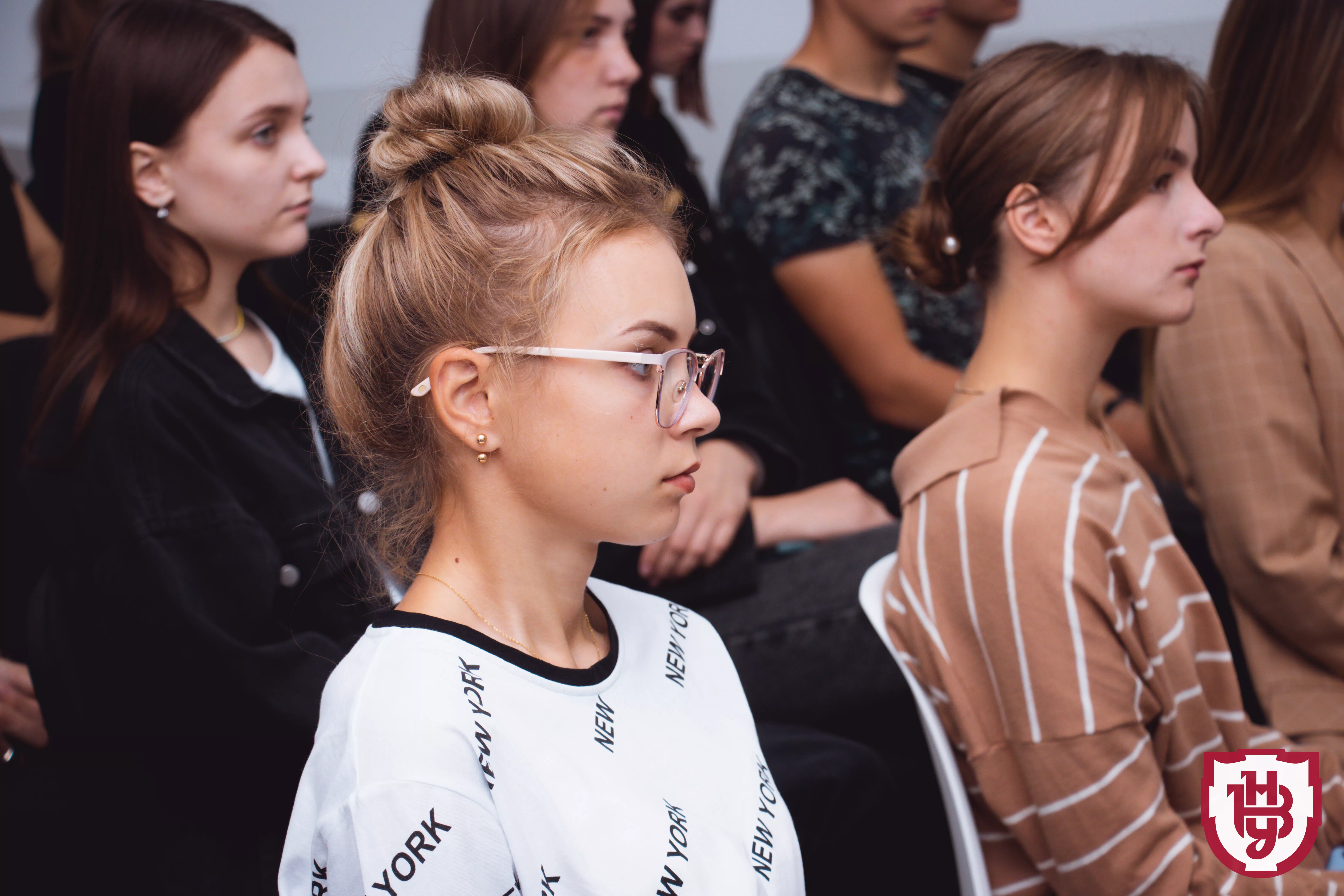 політологи