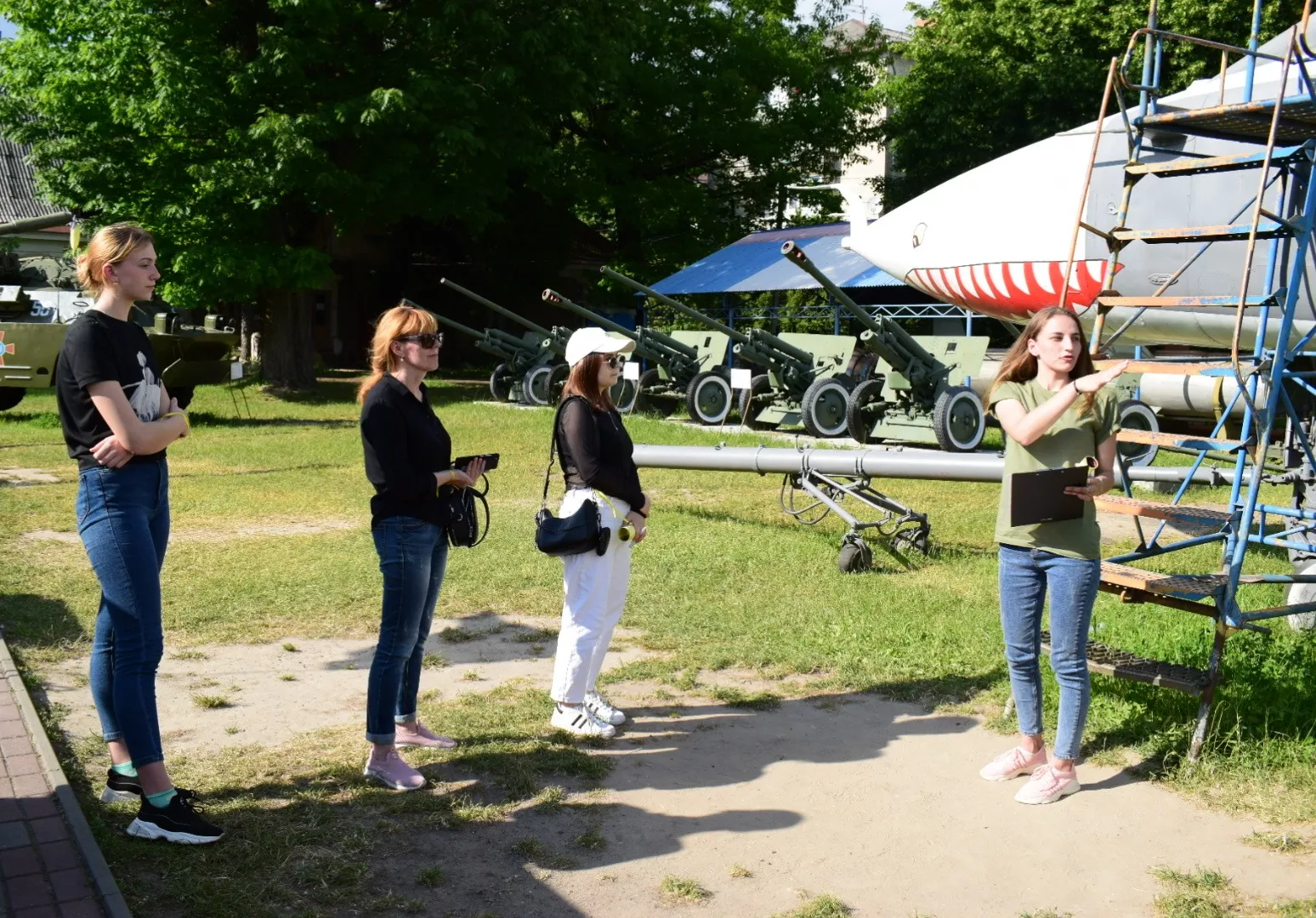 Студенти спеціальності 027 «Музеєзнавство, пам’яткознавство» провели навчальну екскурсію-квест «Що ти знаєш про військову техніку?»