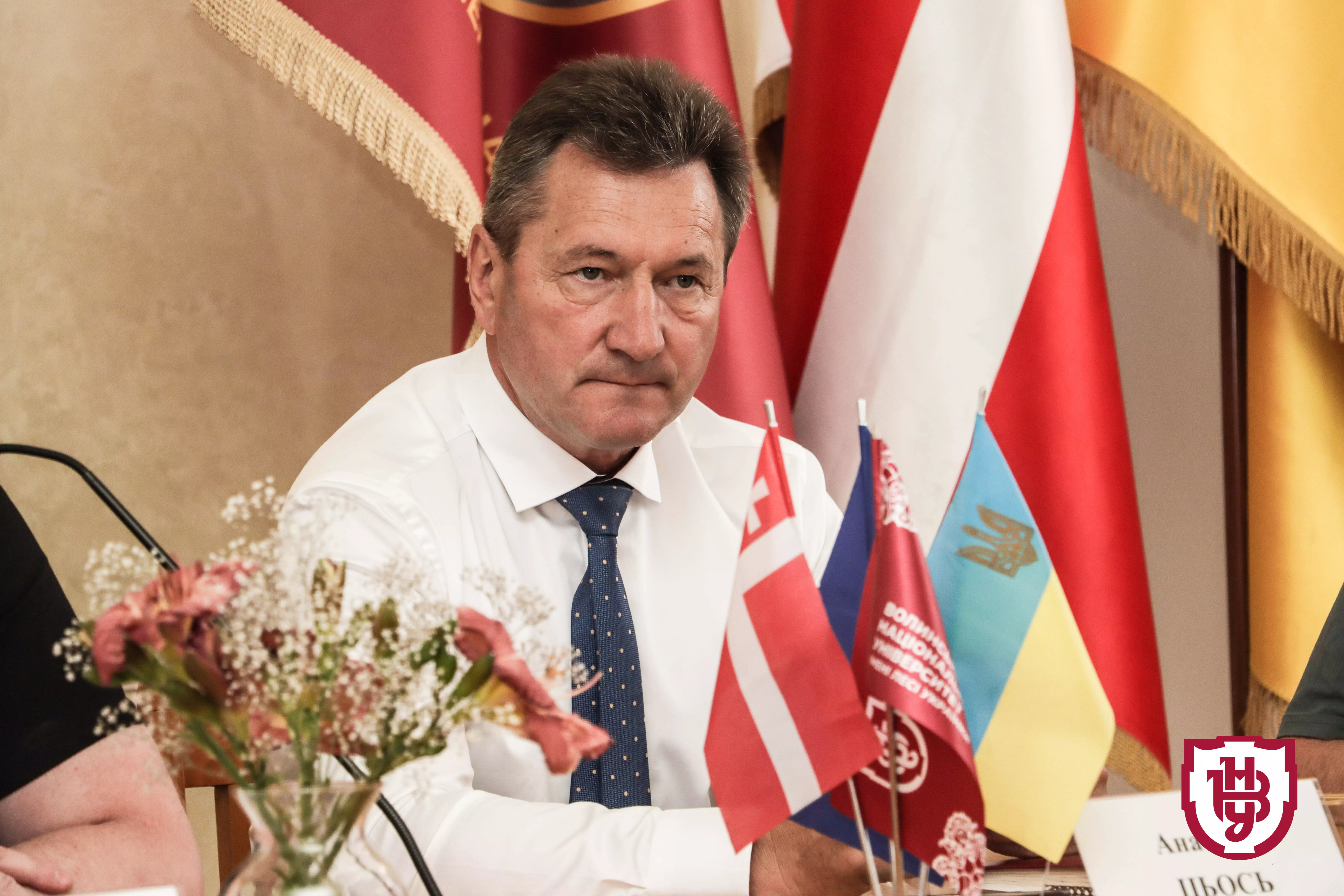 круглий стіл