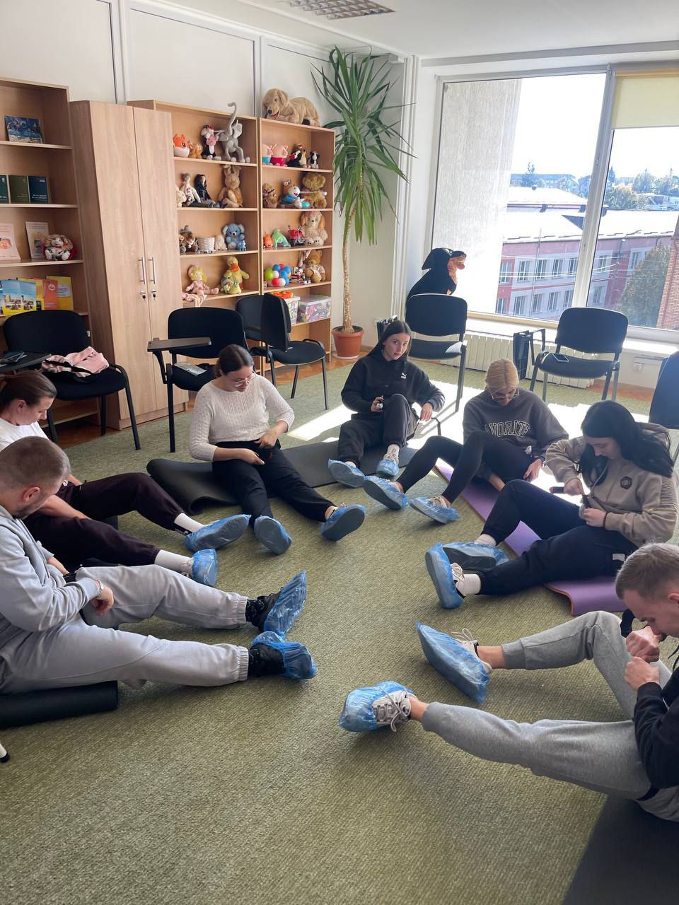 Студентів навчали зупинці кровотечі за допомогою джгута-турнікета