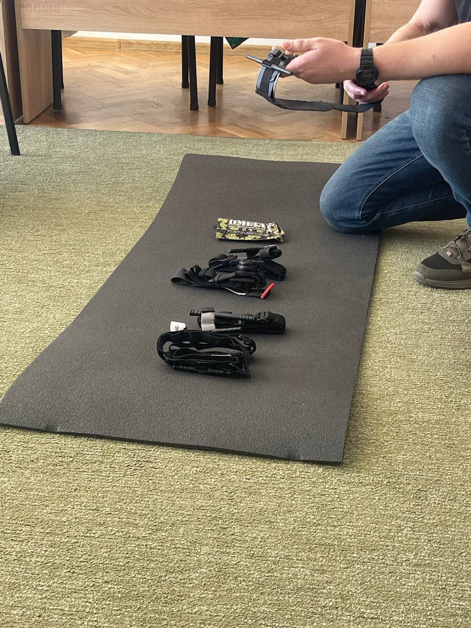 Студентів навчали зупинці кровотечі за допомогою джгута-турнікета