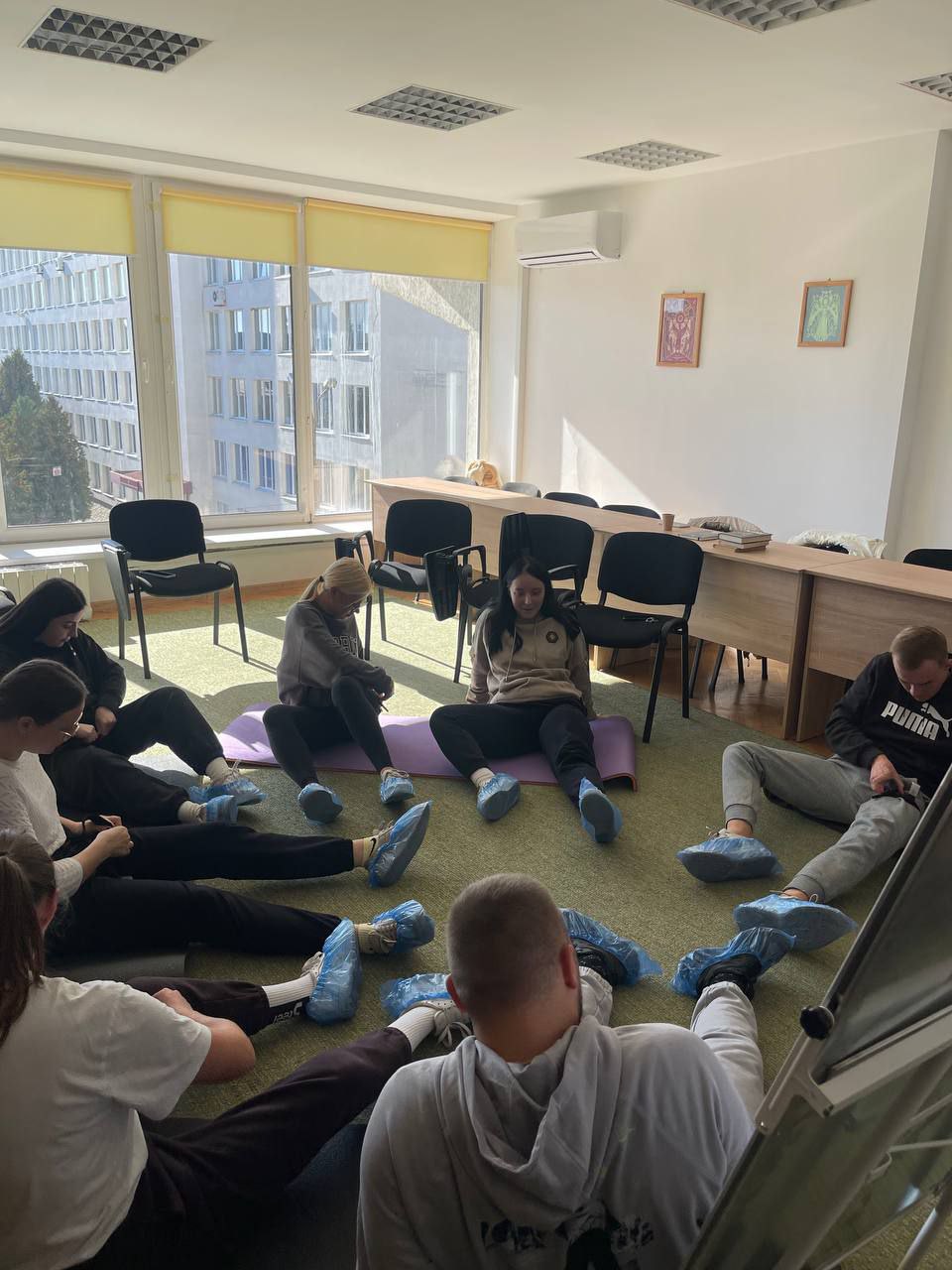 Студентів навчали зупинці кровотечі за допомогою джгута-турнікета