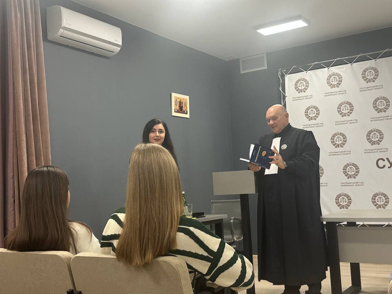 Від теорії до практики: студенти-психологи побували у Господарському суді Волинської області
