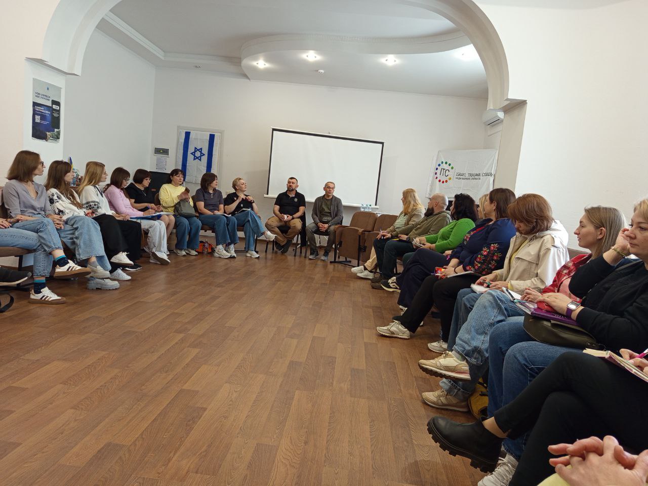 Двоє викладачів Університету пройшли навчання з основ супроводу клієнтів із втратою