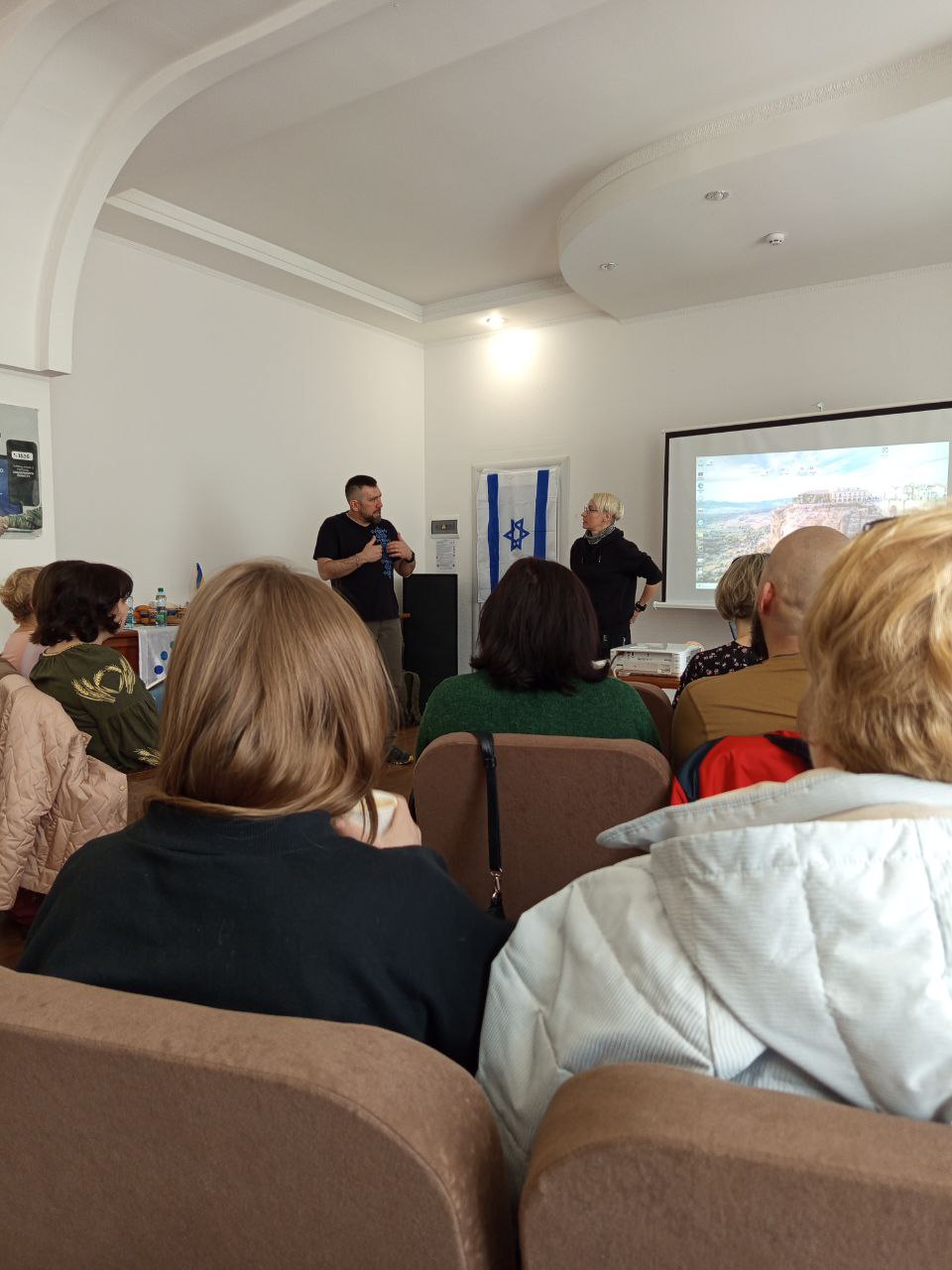 Двоє викладачів Університету пройшли навчання з основ супроводу клієнтів із втратою