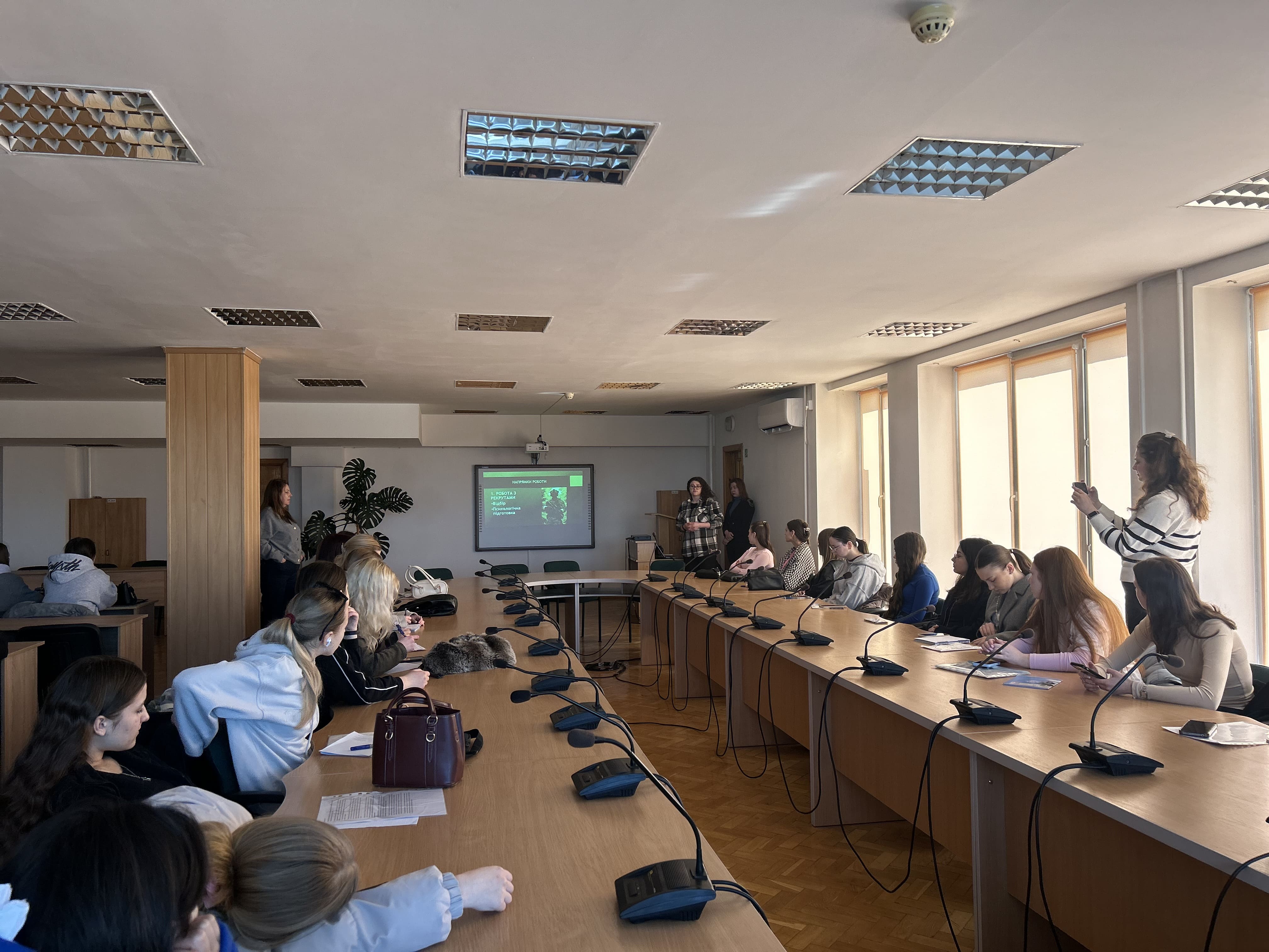 Освітній діалог: зустріч із військовими психологами