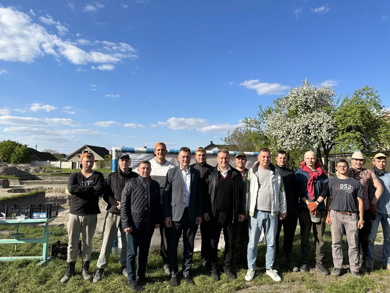 Студенти й викладачі факультету історії, політології та національної безпеки долучилися до дослідження урочища Апостольщина в місті Володимир, яке проводиться на замовлення Ліцею імені Олександра Цинкаловського Володимирської міської ради. До робіт залучені представники ДП&nbsp;«Охоронна археологічна служба України» Інституту археології НАН України спільно з Волинським національним університетом імені Лесі Українки, заповідником «Стародавній Володимир» і Спілкою археологів України.