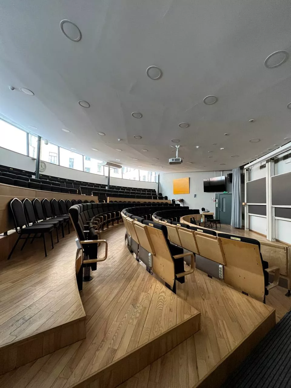 Студенти-міжнародники відвідали Стокгольмську школу економіки у Ризі