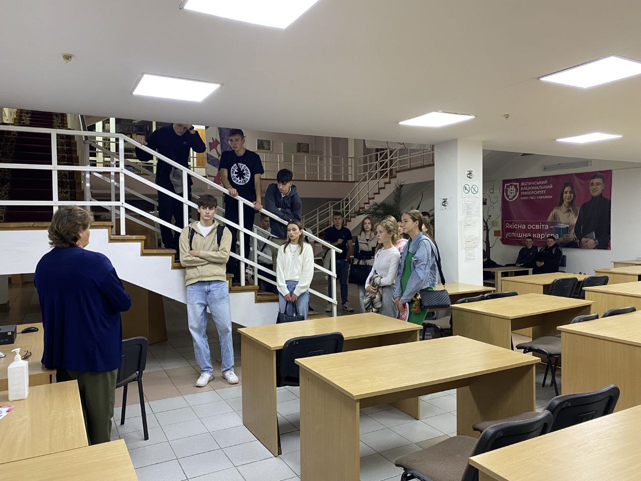 Від ресурсів до академічної доброчесності: інформаційні екскурсії у бібліотеці