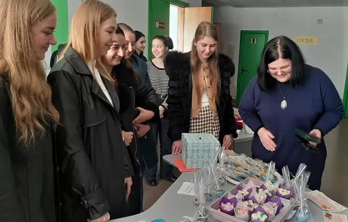 Поезія війни, листи героям і благодійний ярмарок