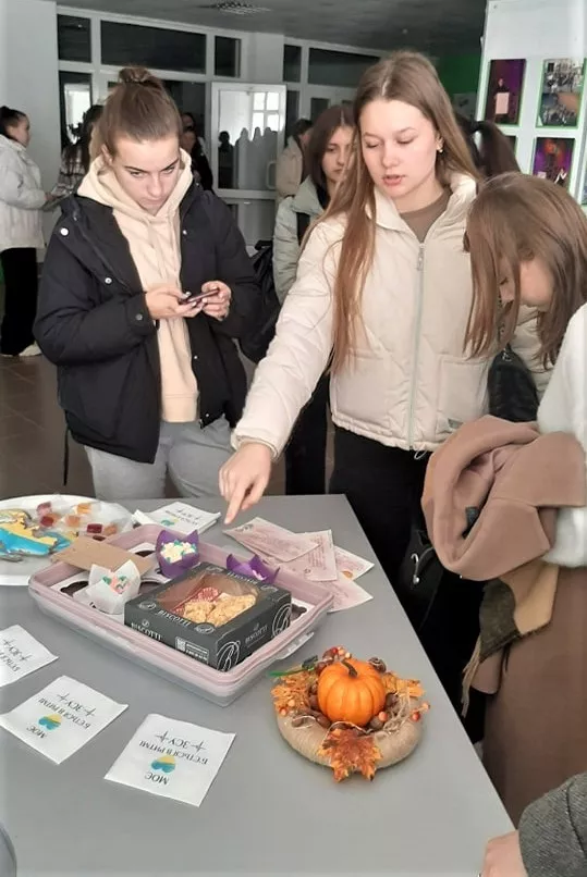 Поезія війни, листи героям і благодійний ярмарок