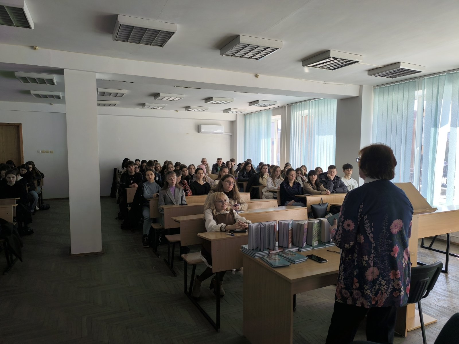 «Дуже люблю тих людей, про яких писала»: творча зустріч Надії Гуменюк зі студентами