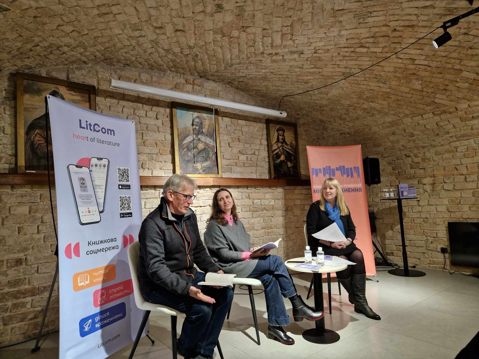 «Nie zabrałam ze sobą radości»: презентація двомовної поетичної збірки