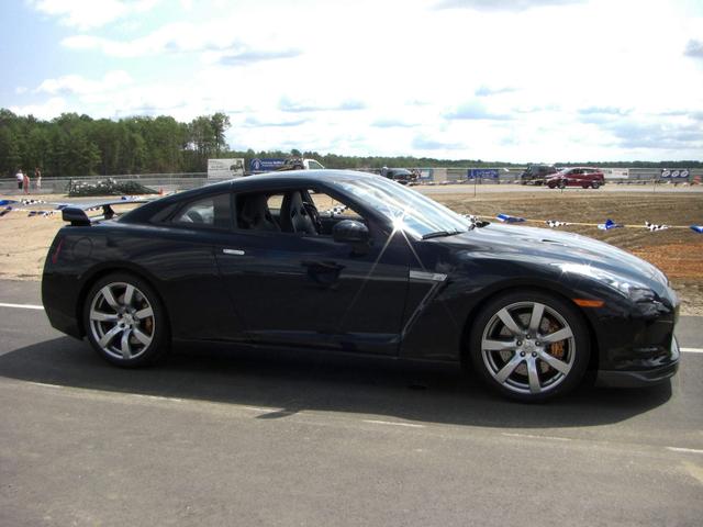 Автомобиль Nissan GT-R (R35), 2007 г.