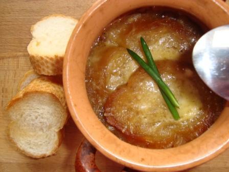 Луковый суп с сыром