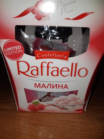Конфеты FERRERO Raffaello малина
