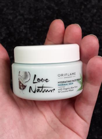 Крем для лица Oriflame Love nature с органической кокосовой водой и алоэ
