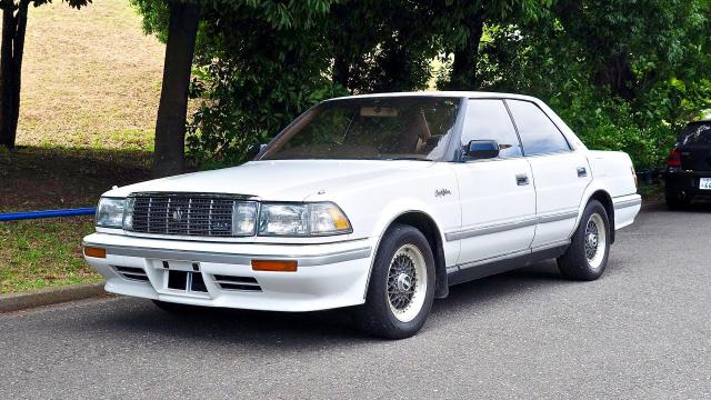 Автомобиль Toyota Crown, 1990 г.