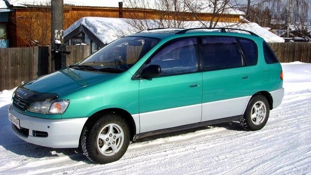 Автомобиль Toyota ipsum, 1997 г.