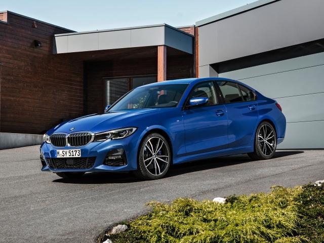 Автомобиль BMW 3 серий