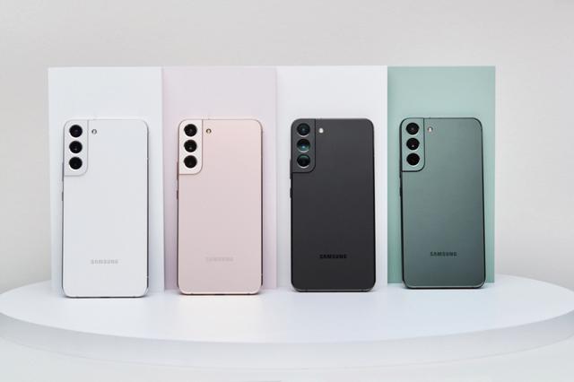 Телефон Samsung S22