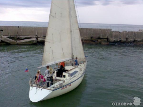 Превосходная яхта для спорта и отдыха