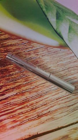 Eyelash Booster укрепляет и удлиняет