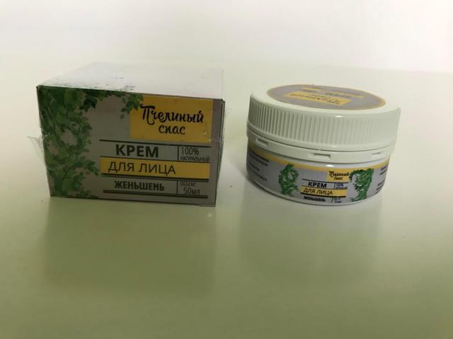 Успокаивает кожу, увлажняет