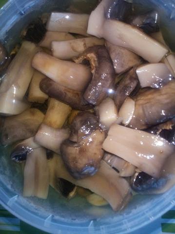 Все любят и ждут маринованных грибочков!