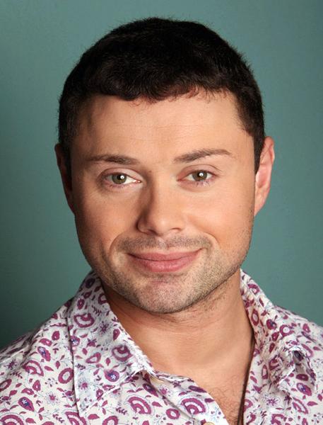 Веселый комедийный актер