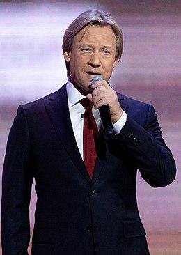 Талантливый, харизматичный, отлично поющий актер