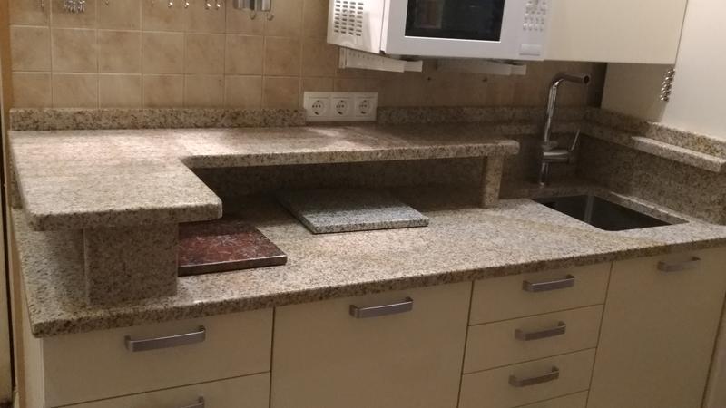Функциональная, красивая столешница на ОЧЕНЬ маленькой кухне
