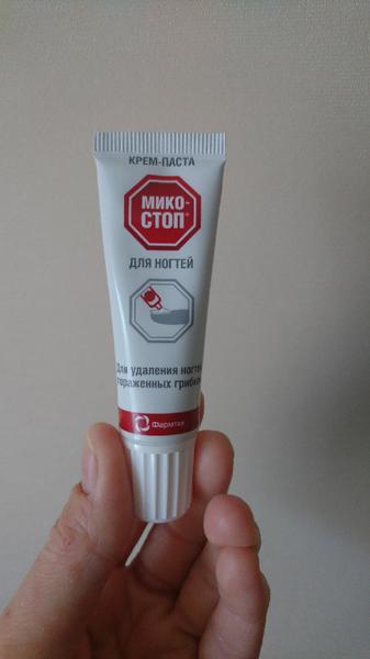 Быстро размягчает ноготь