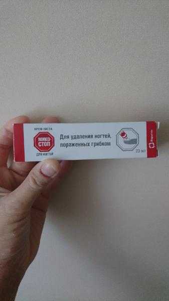 Быстро размягчает ноготь