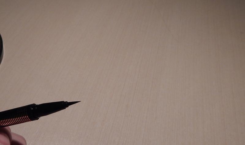 Рисует тонкие стрелки, но из-за кисточки немного неудобно
