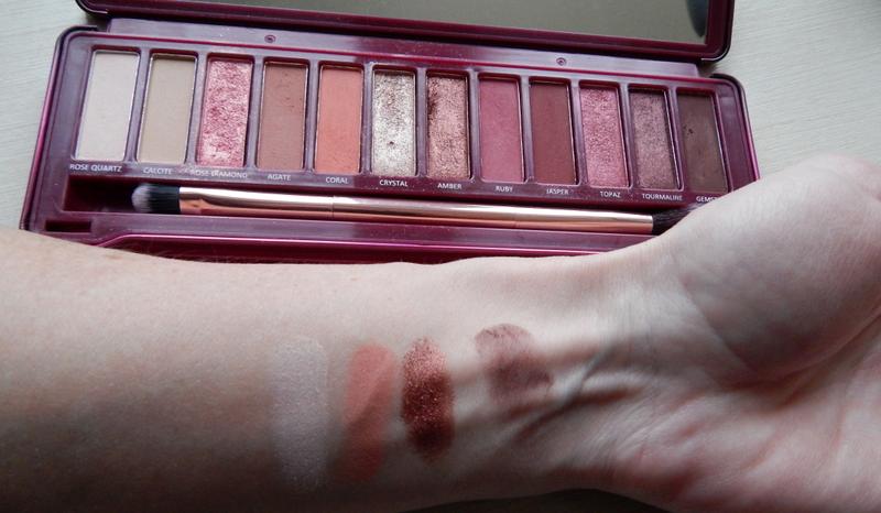 Палетка теней для век Ruby Glamour от Эвелин с теплыми тонам