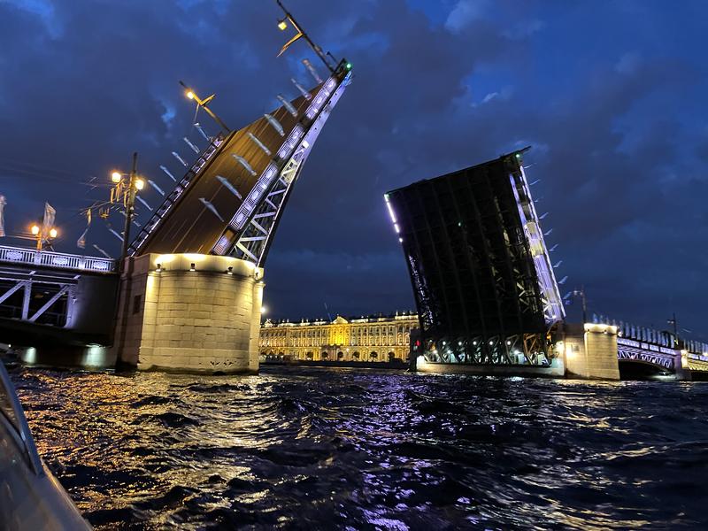Санкт-Петербург: развод на каждом углу