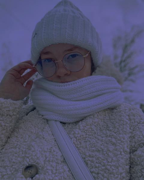 Очень красивый дизайн, хорошо держит зарядку