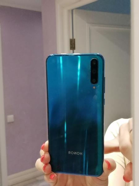 Хороший телефон за небольшие деньги, но не без недостатков.